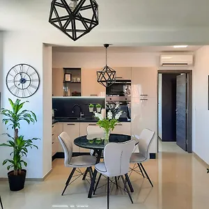 Enjoy - New With Terrace And Free Parking Garage Pula